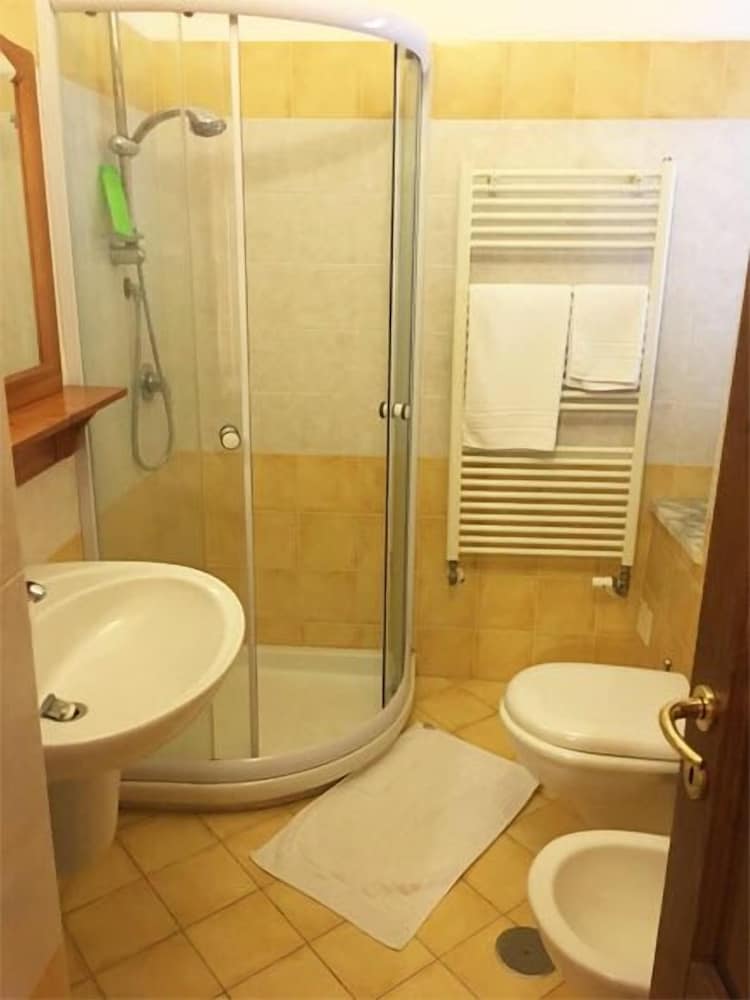 Deluxe Double or Twin Room photo 3