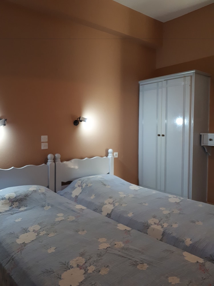 Basic Apartment, Multiple Beds, Smoking
