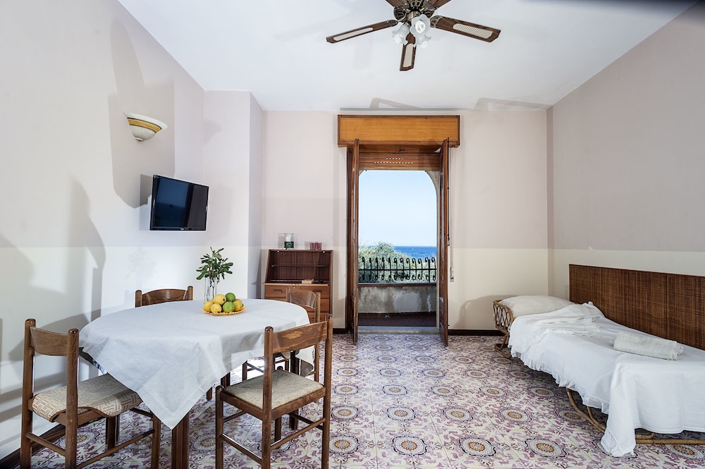 Standard Apartment, 2 Bedrooms, Balcony, Beachfront