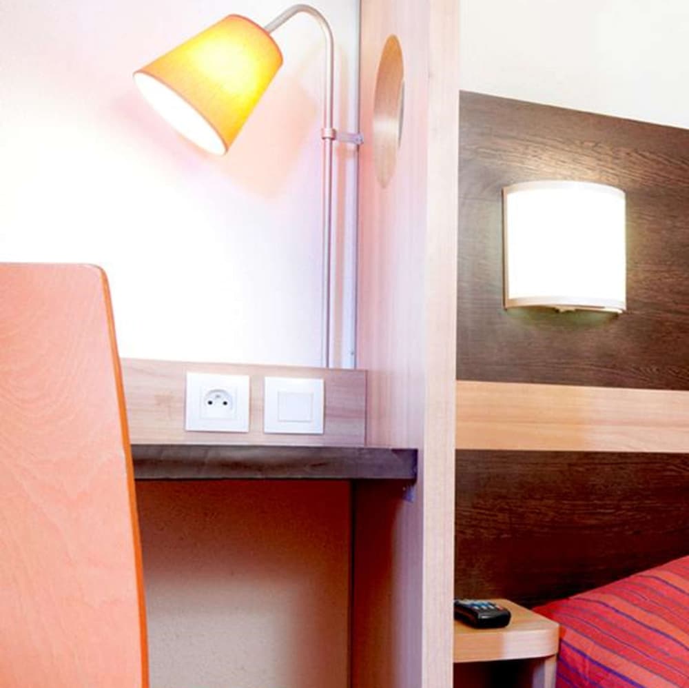 Standard Room, 3 Twin Beds - Photo 1