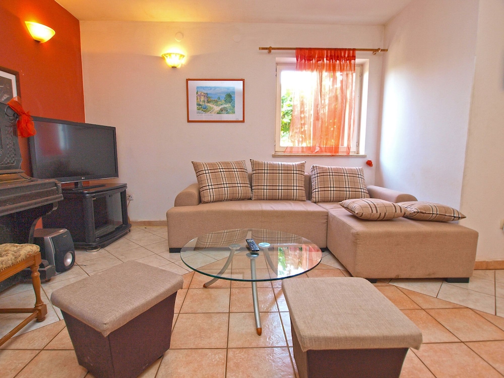 Apartment, 2 Bedrooms (749/1748)