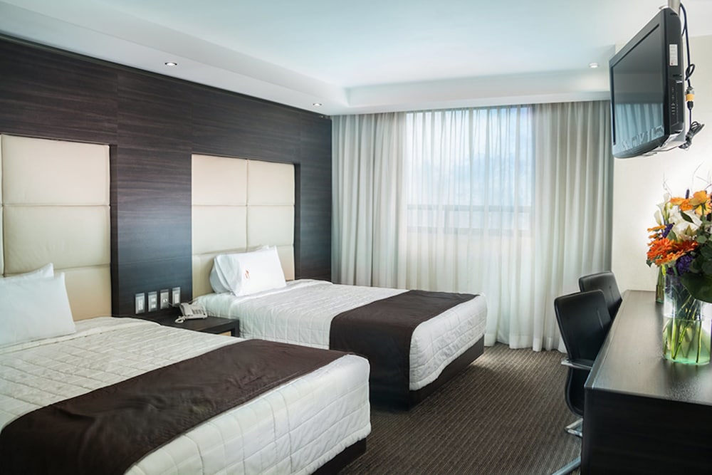 Standard Room, 2 Queen Beds photo 1