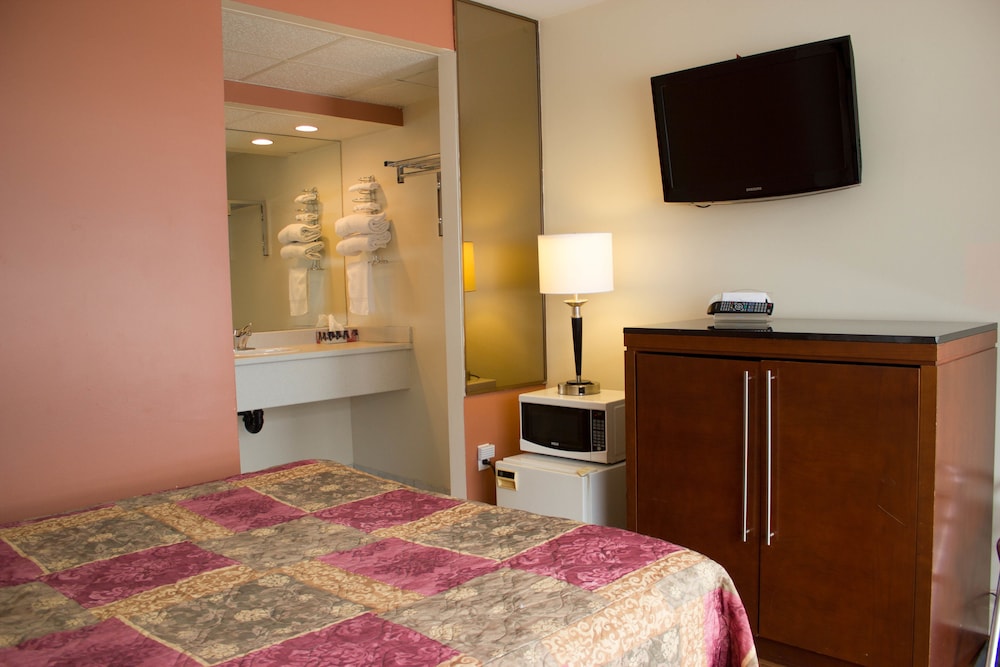 Standard Room, 1 Queen Bed, Non Smoking photo 3