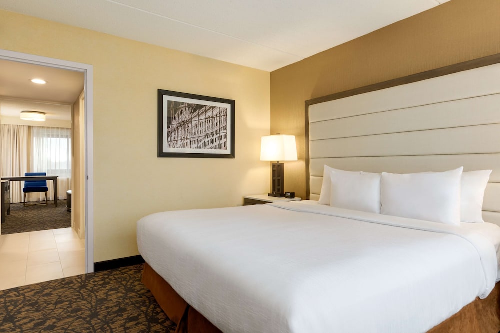 Superior Suite, 1 King Bed with Sofa bed, Non Smoking - Photo 1