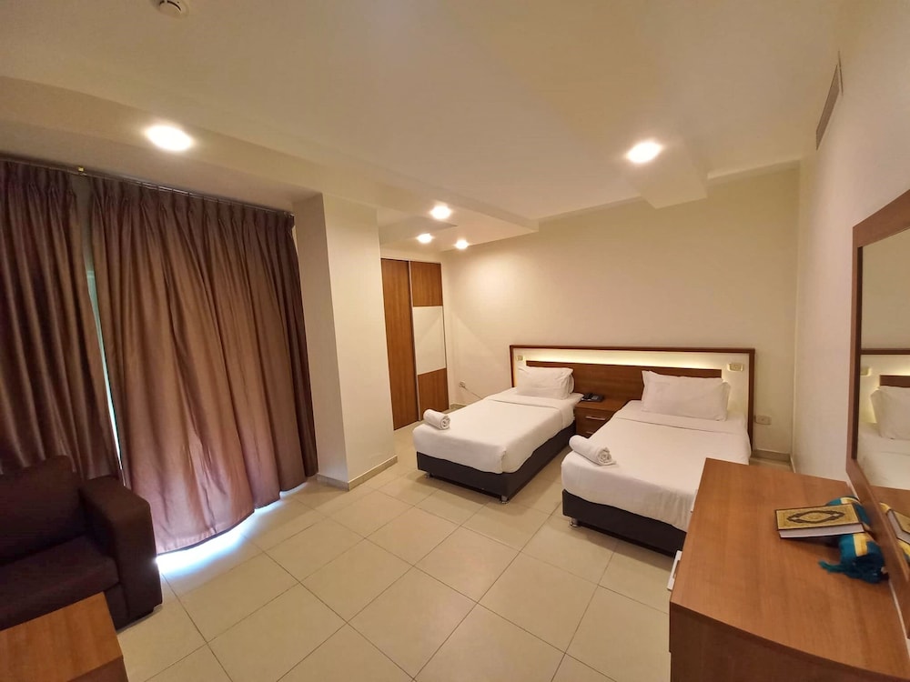 Luxury Apartment, 3 Bedrooms - Photo 5