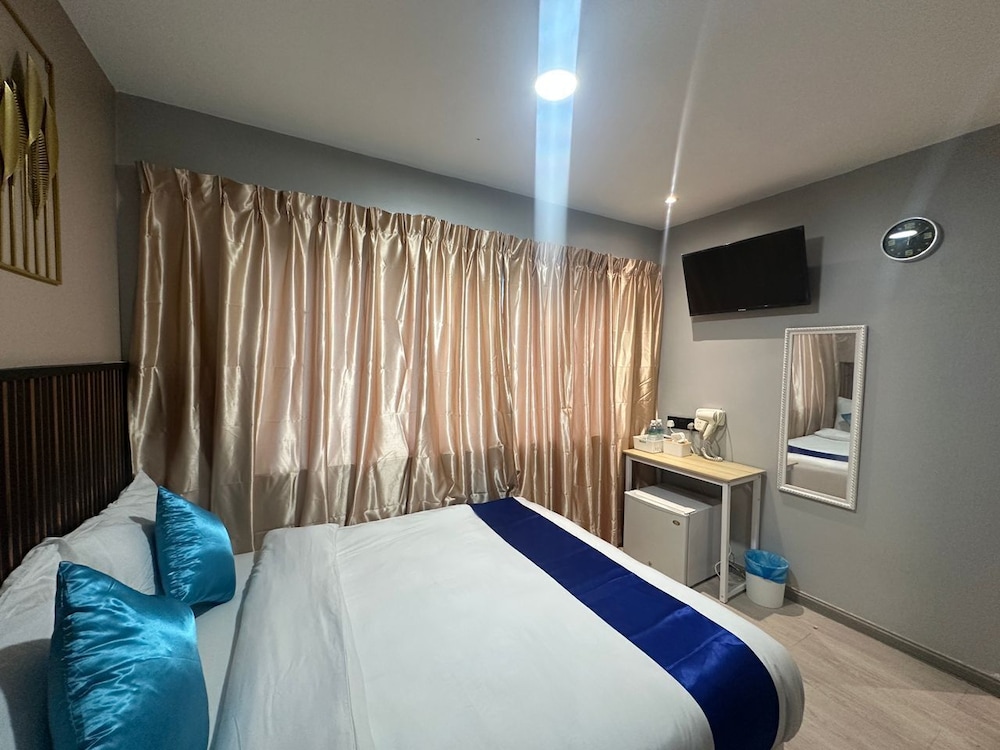 Deluxe Double Room, City View