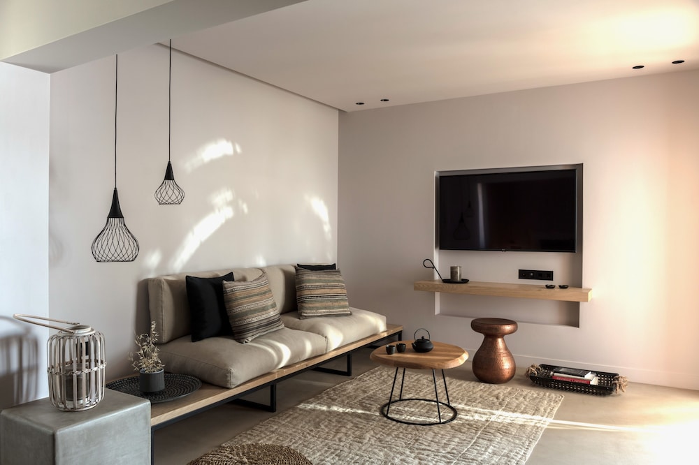 Superior Seafront Bungalow - Photo 6