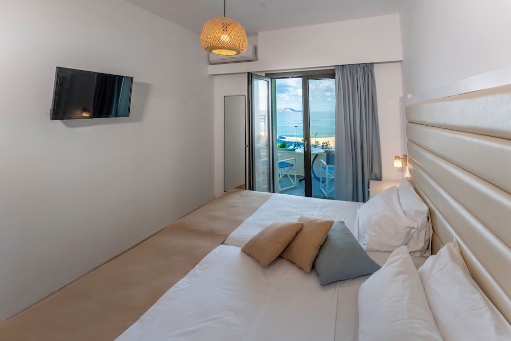 Junior Suite Bedroom & Living Room Sea View photo 3