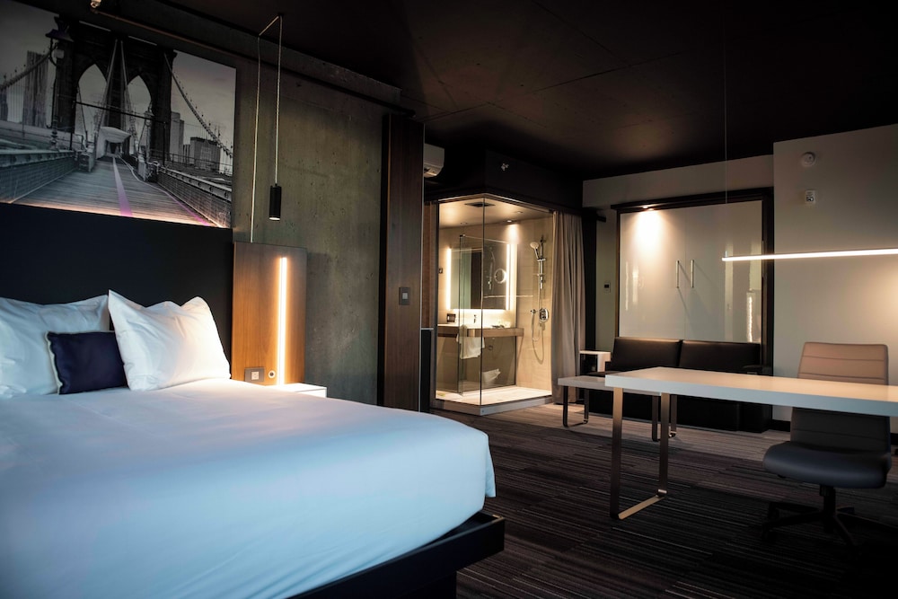 Superior Suite, King - Photo 4