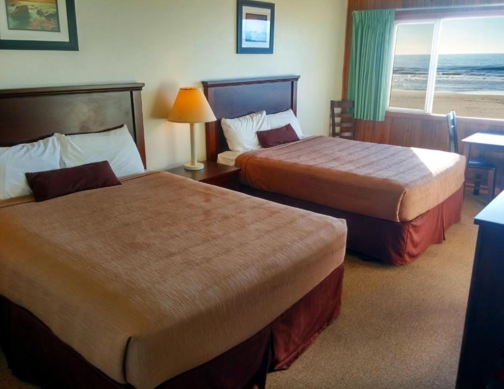 Double Queen Bed (Not Pets Allowed) photo 3