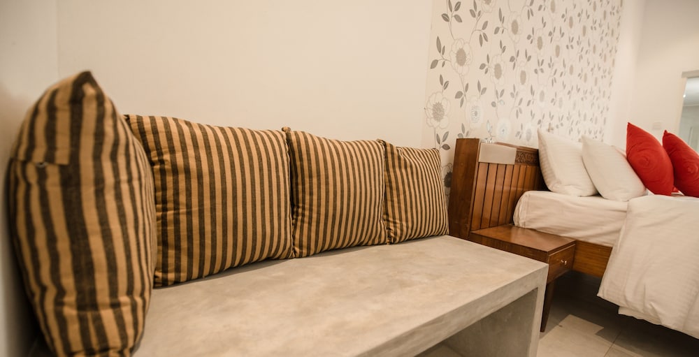 Premium Double Room, 1 King Bed, Garden View photo 2