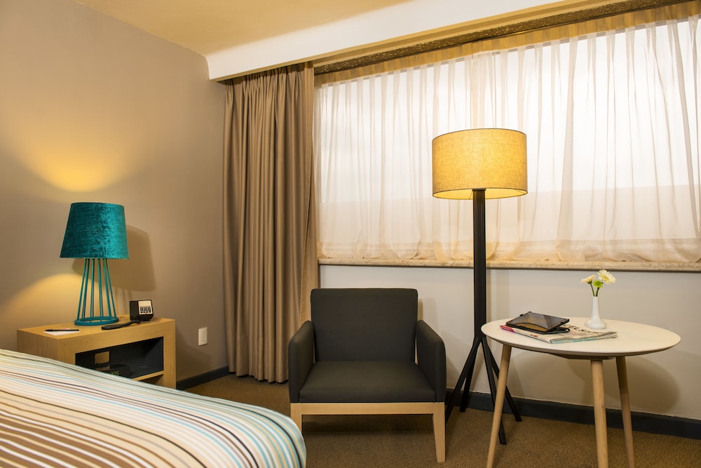 Junior Suite, 1 King Bed - Photo 4