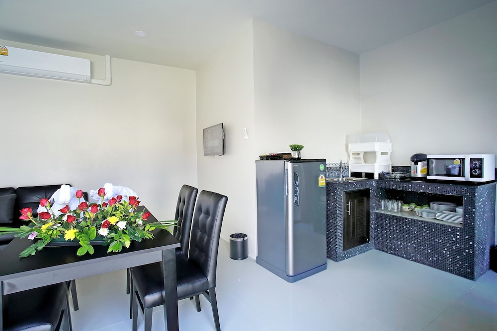 Three-Bedroom Villa - Photo 4