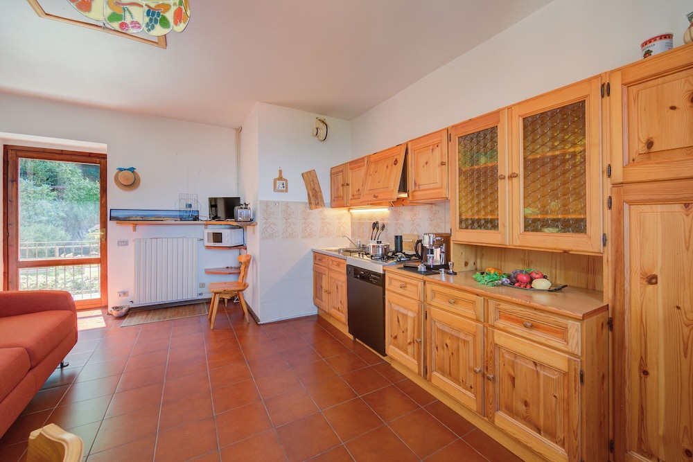 Family Apartment, Multiple Bedrooms, Mountainside (Charming Magognino Stresa Hills Lake)
