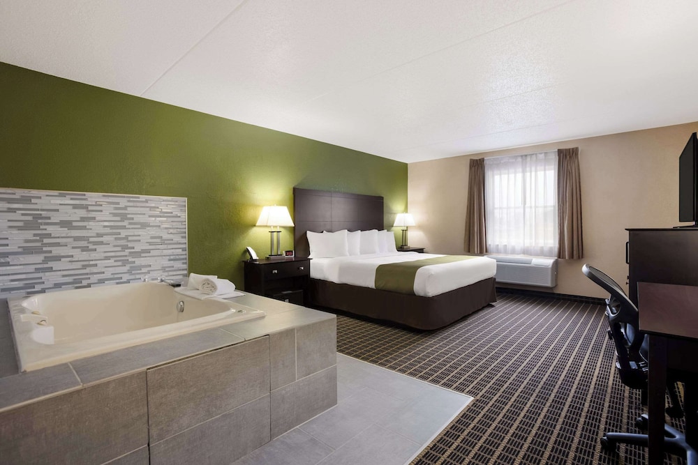Room, 1 King Bed, Non-Smoking, Upgrade, Not Pet Friendly - Photo 1