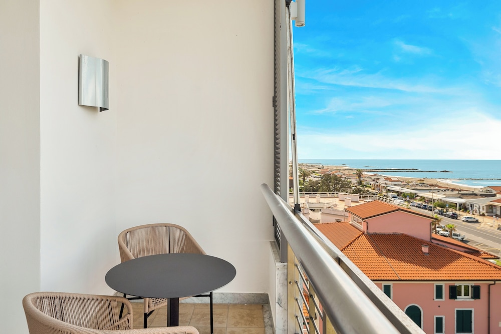 Triple Room, Balcony, Sea Facing - Photo 4