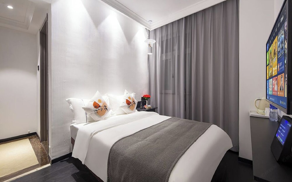 Economy Twin Room, City View
