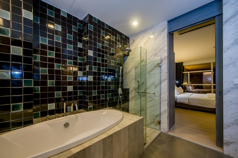 DARA Suite with Balcony - Photo 8