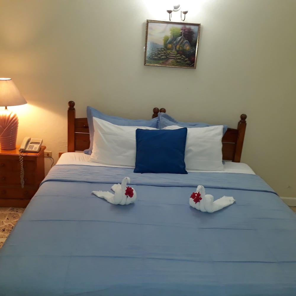 Junior Double Room, 1 King Bed, Kitchenette