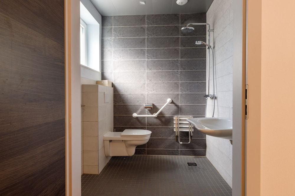 Standard Double Room, Ensuite photo 3
