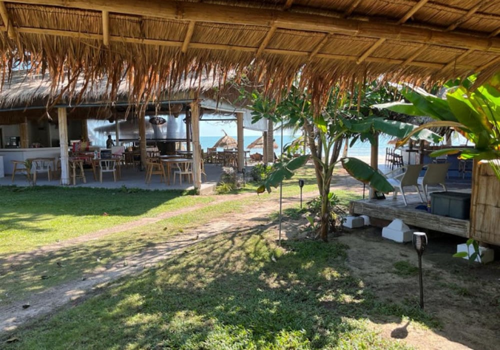 Bungalow, Beachfront photo 3