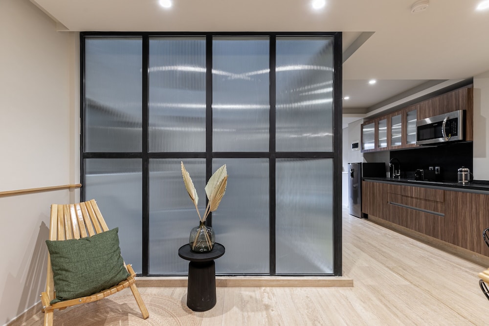 Premium Apartment with Balcony - Photo 3