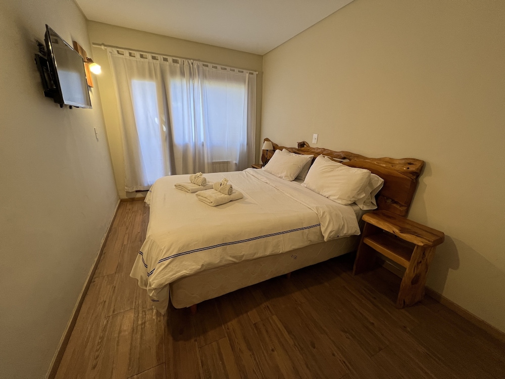 Basic Room, 1 Queen Bed photo 3