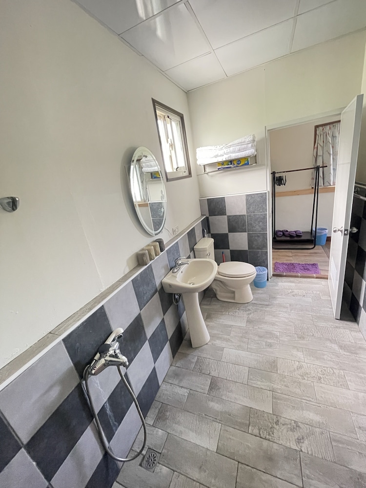 Standard Quadruple Room - Photo 10
