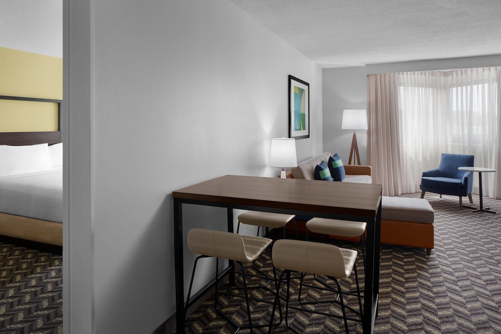 Suite, 1 Bedroom - Photo 1