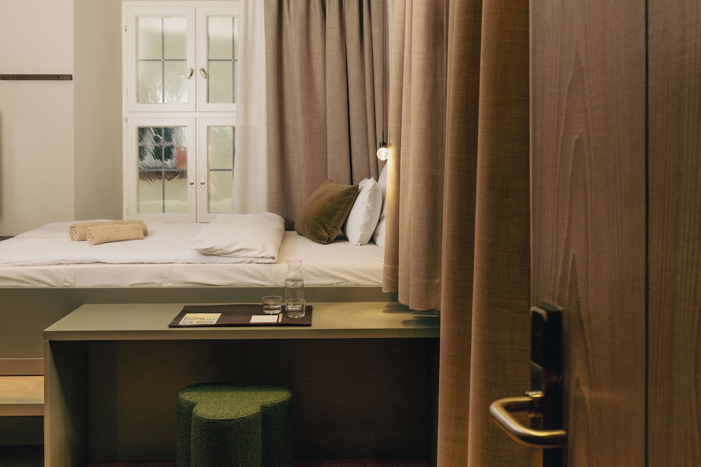 Cozy City Room photo 2