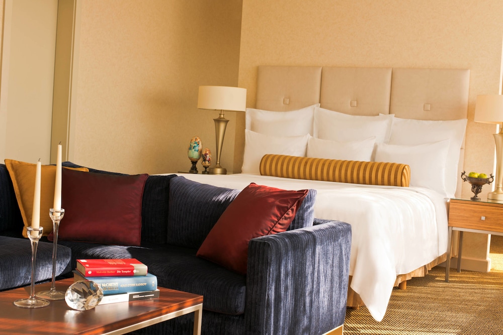 Junior Suite, 1 King Bed photo 1