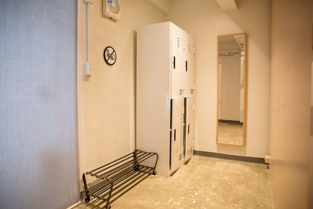 Deluxe Shared Dormitory, Private Bathroom photo 3