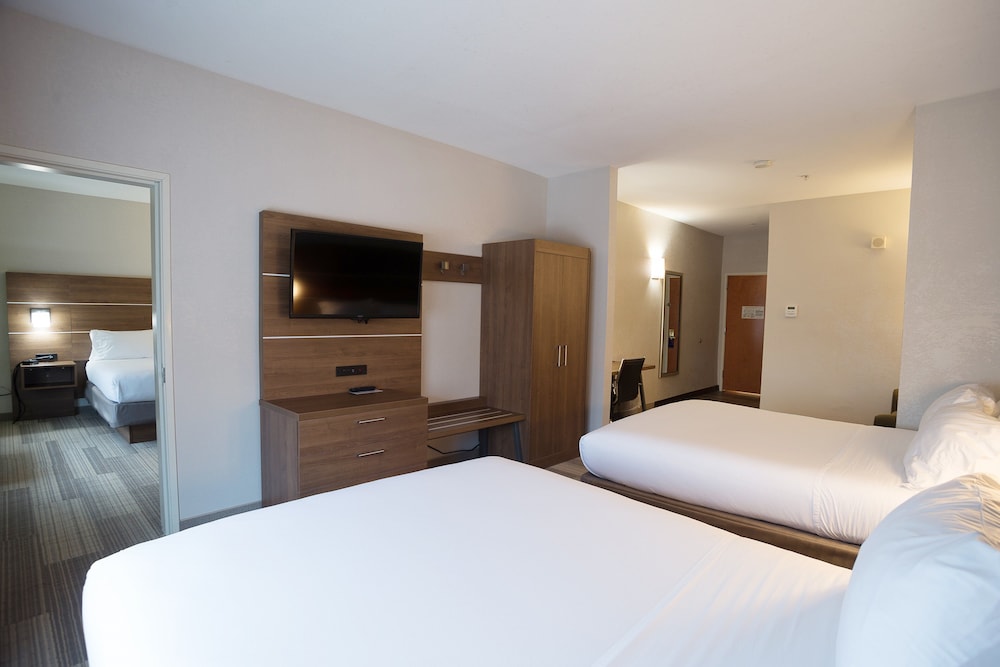 Standard Room, 2 Queen Beds, Accessible (Communications) - Photo 5