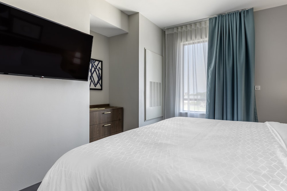 Suite, 1 Bedroom, Mobility Accessible, Kitchen (Mobility) - Photo 2