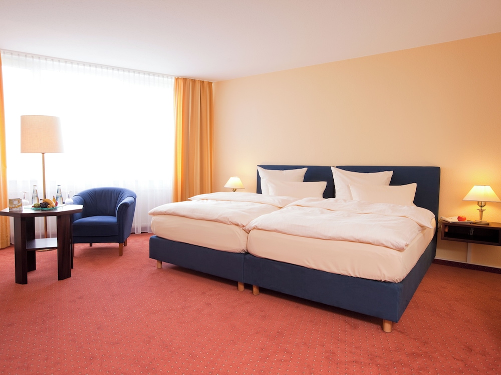Standard Double Room (partly Basel or mountain view) - Photo 5