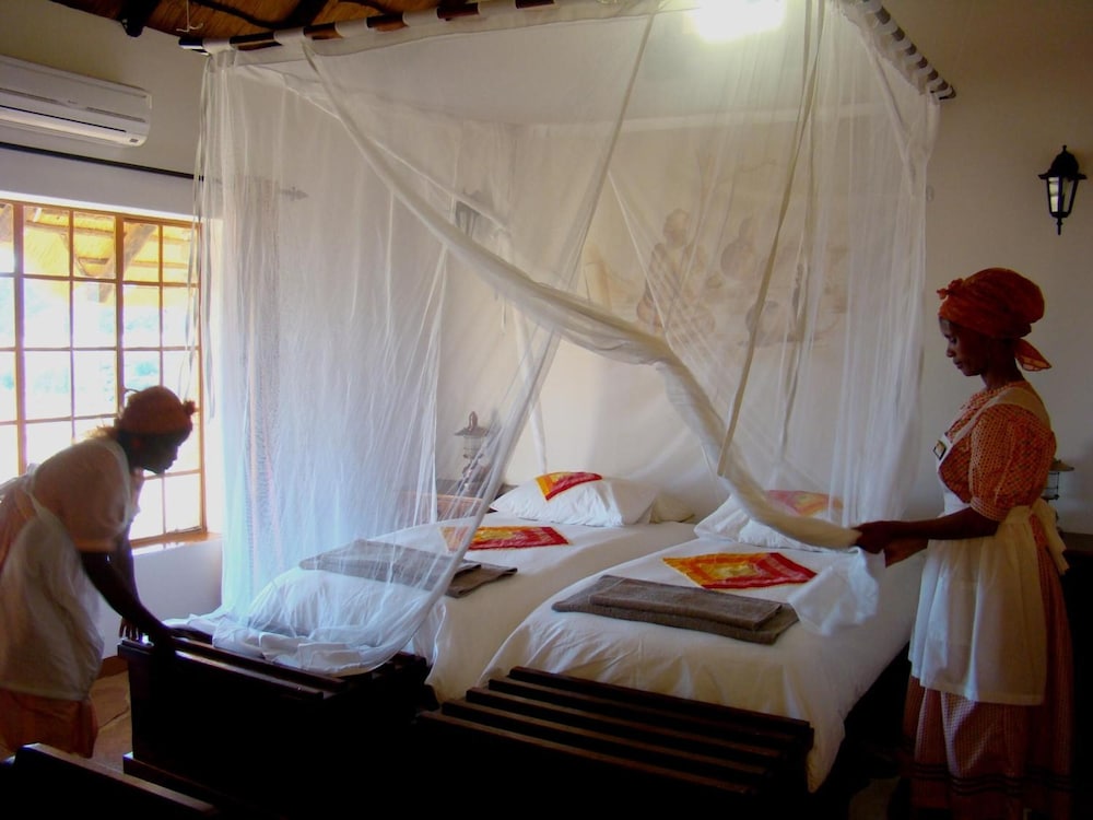 Standard Twin Room - Photo 4