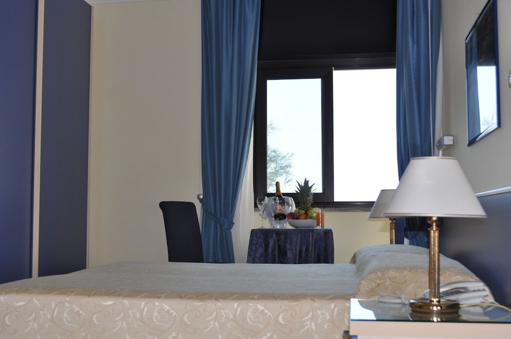 Standard Double Room Single Use, Sea View