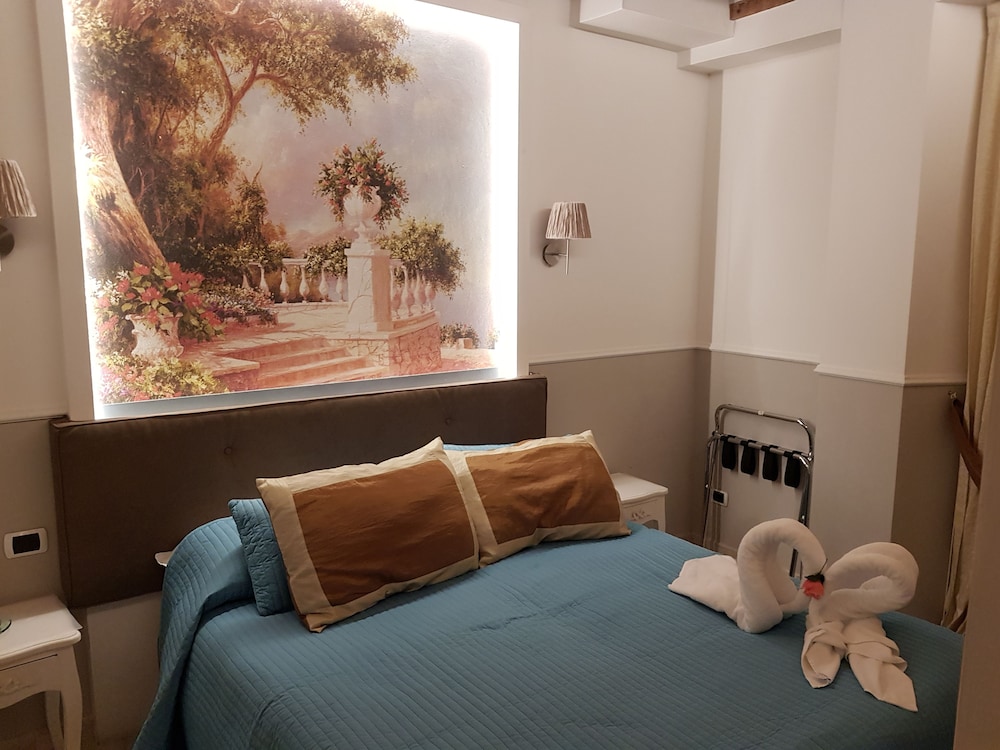 Deluxe Room, 1 Double Bed, Non Smoking photo 2