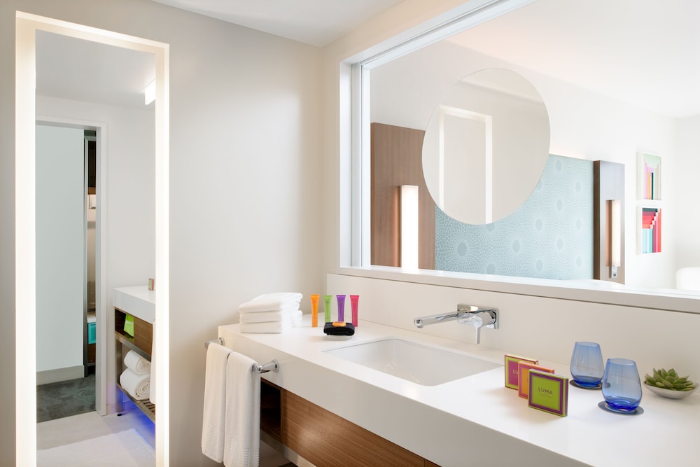 Premier Room, Multiple Beds, High Floor (Corner Two King) - Photo 12