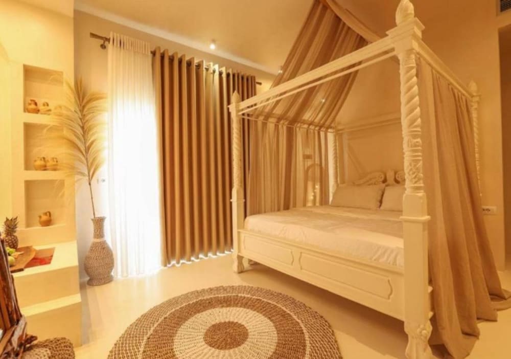 Fairytale Room with Tub