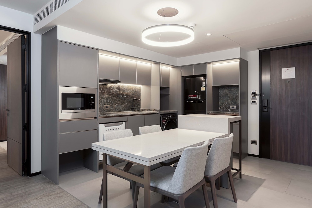Two Bedroom Suites thumbnail 5