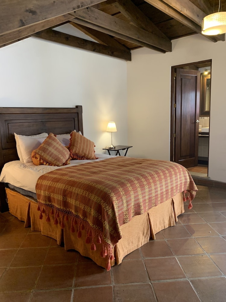 Traditional Apartment photo 1