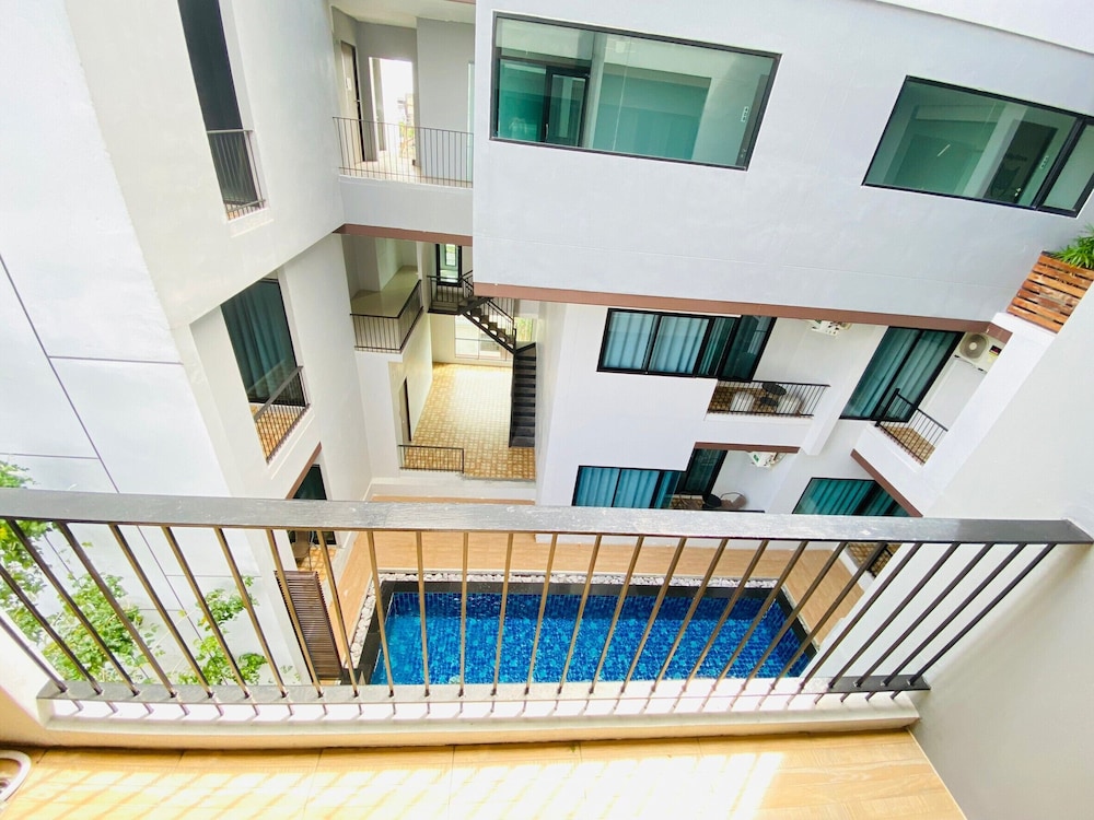 Standard Double Room with Pool View photo 3
