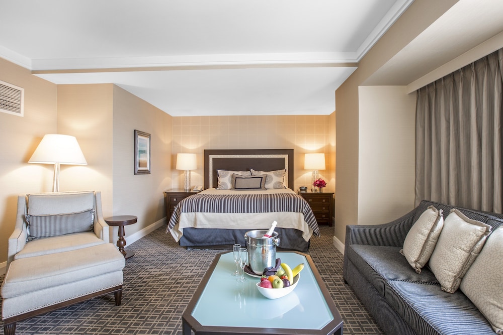 Club Room, 1 King Bed, Accessible