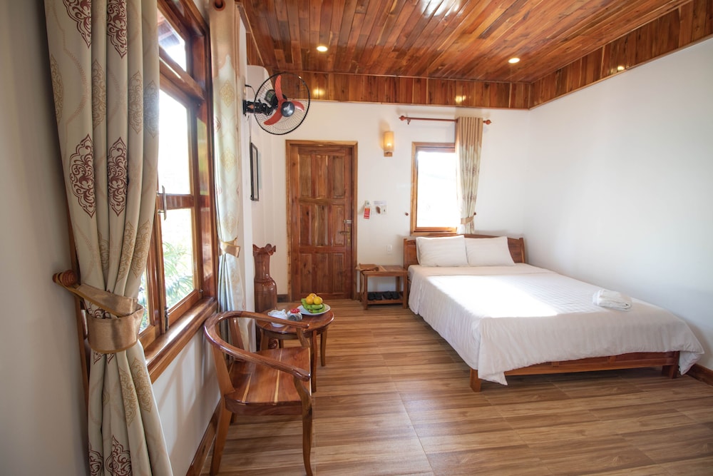 Deluxe Double Bungalow - Photo 3