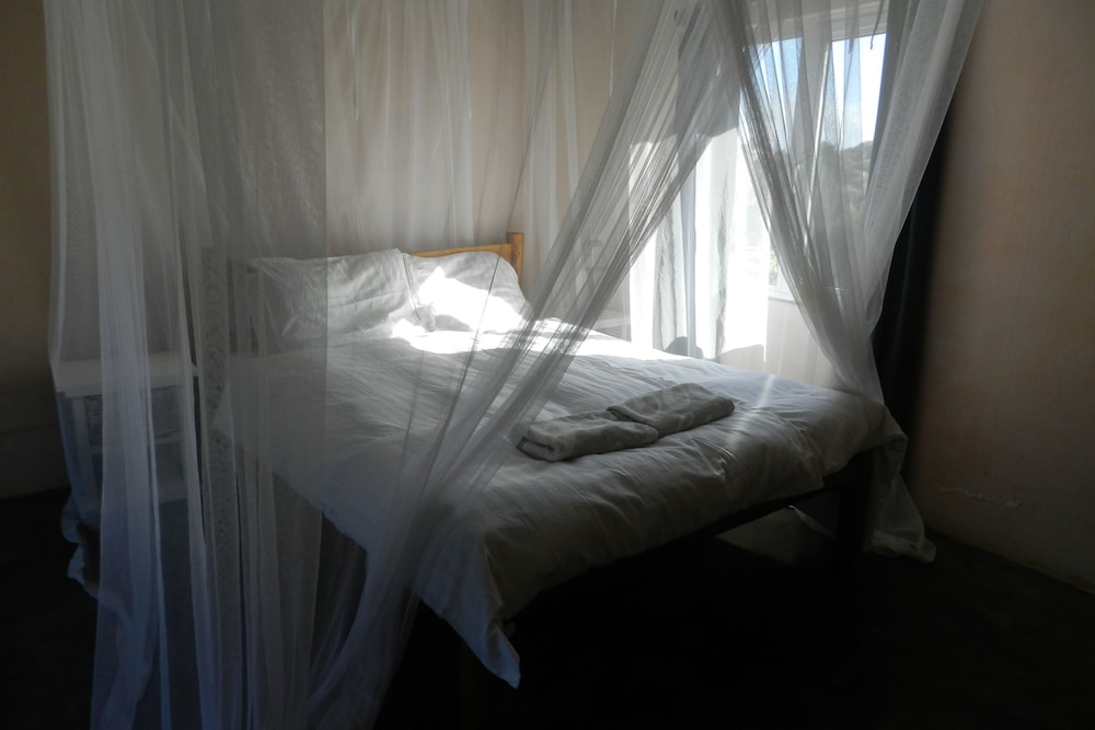 Deluxe Bungalow, 1 King Bed, Balcony, Pool View