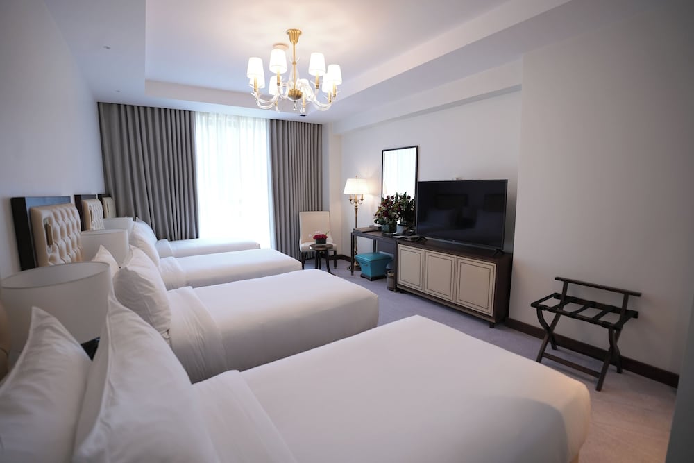 Deluxe Quadruple Room City View