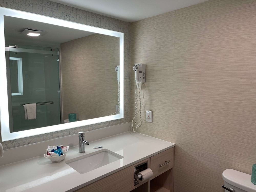 Standard Room, 2 Queen Beds, Non Smoking, Mountain View (Pet Friendly) - Photo 3