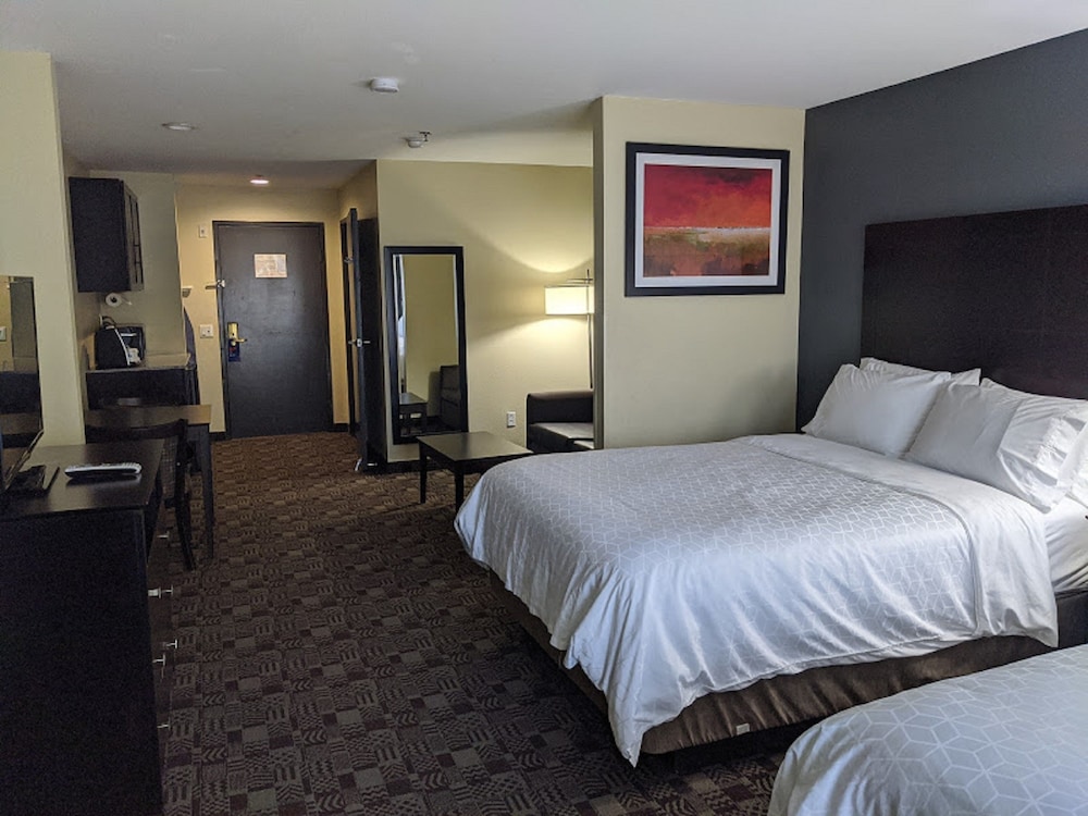 Suite, 2 Queen Beds, Balcony - Photo 4