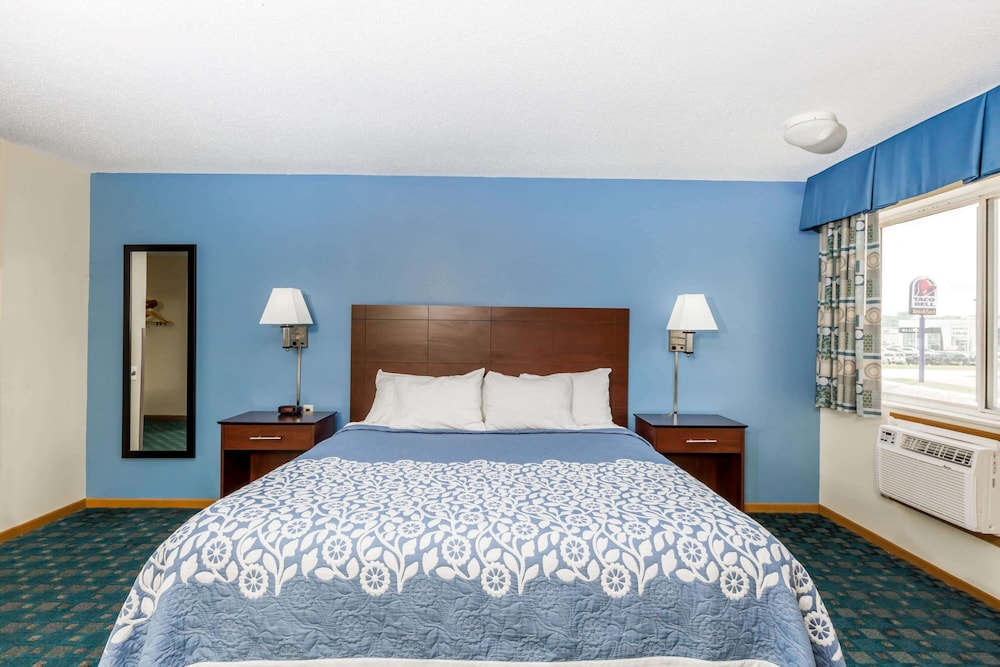 Efficiency, Room, 1 King Bed, Non Smoking - Photo 1